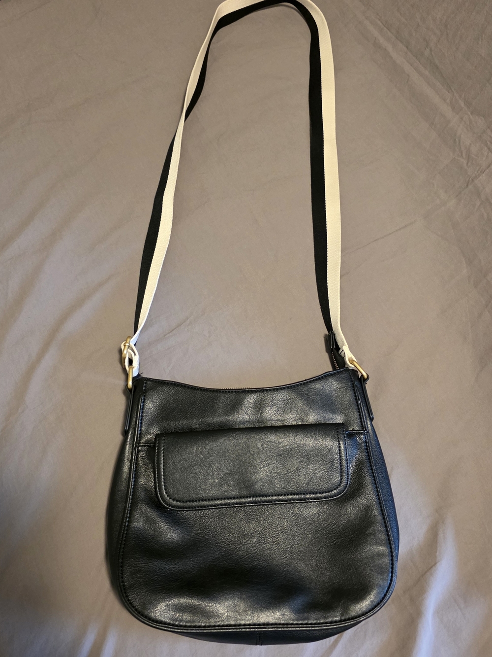 Everyday Black Crossbody with Contrast Strap *Like New*